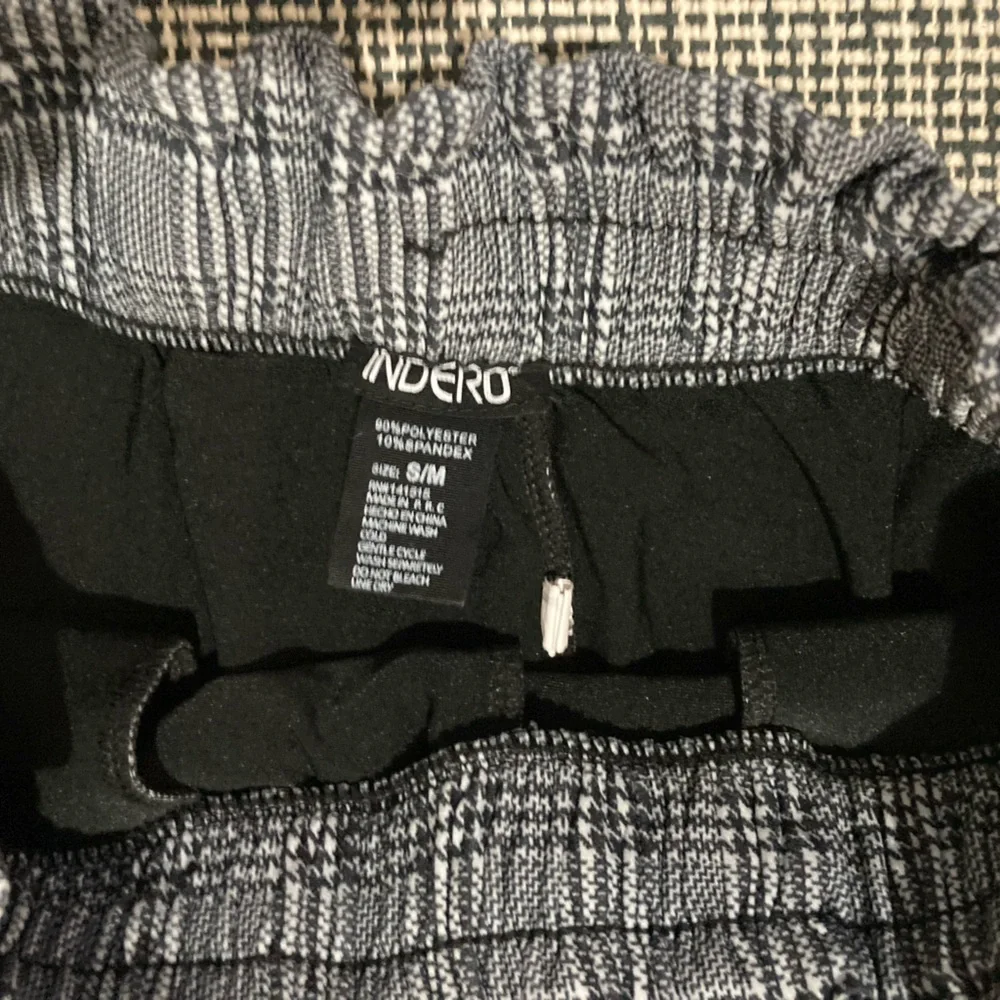 Indero Woman Black and White Plaid Pants
Size: S/M - Picture 2 of 5